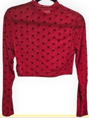 SHEIN Red Long-Sleeve Heart Print Crop Top